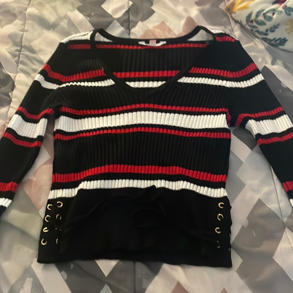 I’m selling a long sleeve shirt